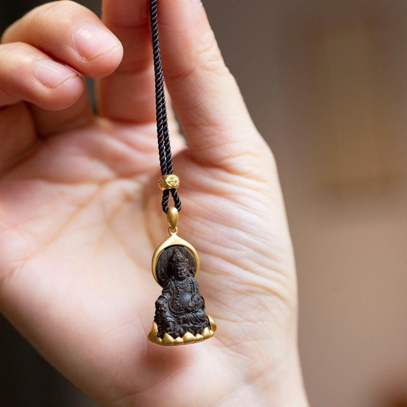 The Yellow Wealth God pendant  - đánh giá và giá Ethnic Fashion Meaning
